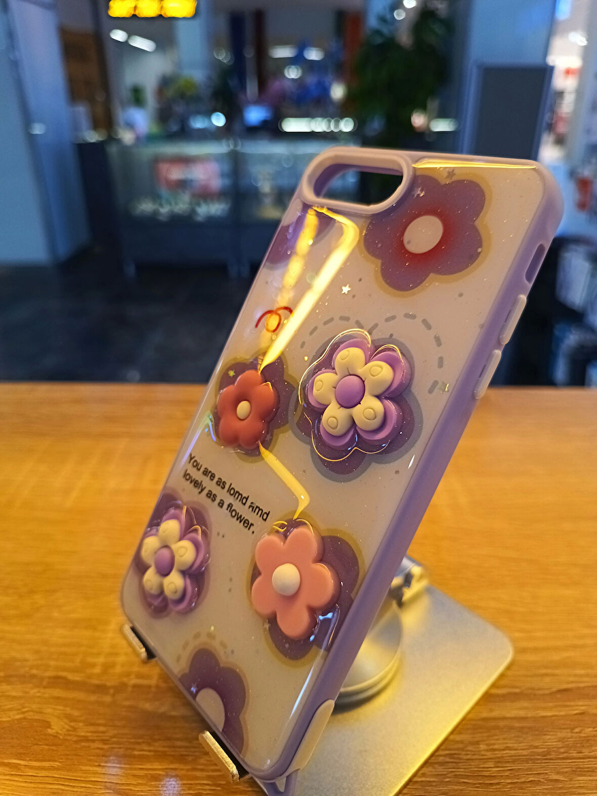 İPhone 7 Plus/8 Plus Uyumlu Kabartma Figürlü Darbe Korumalı Kapak Mor Kılıf