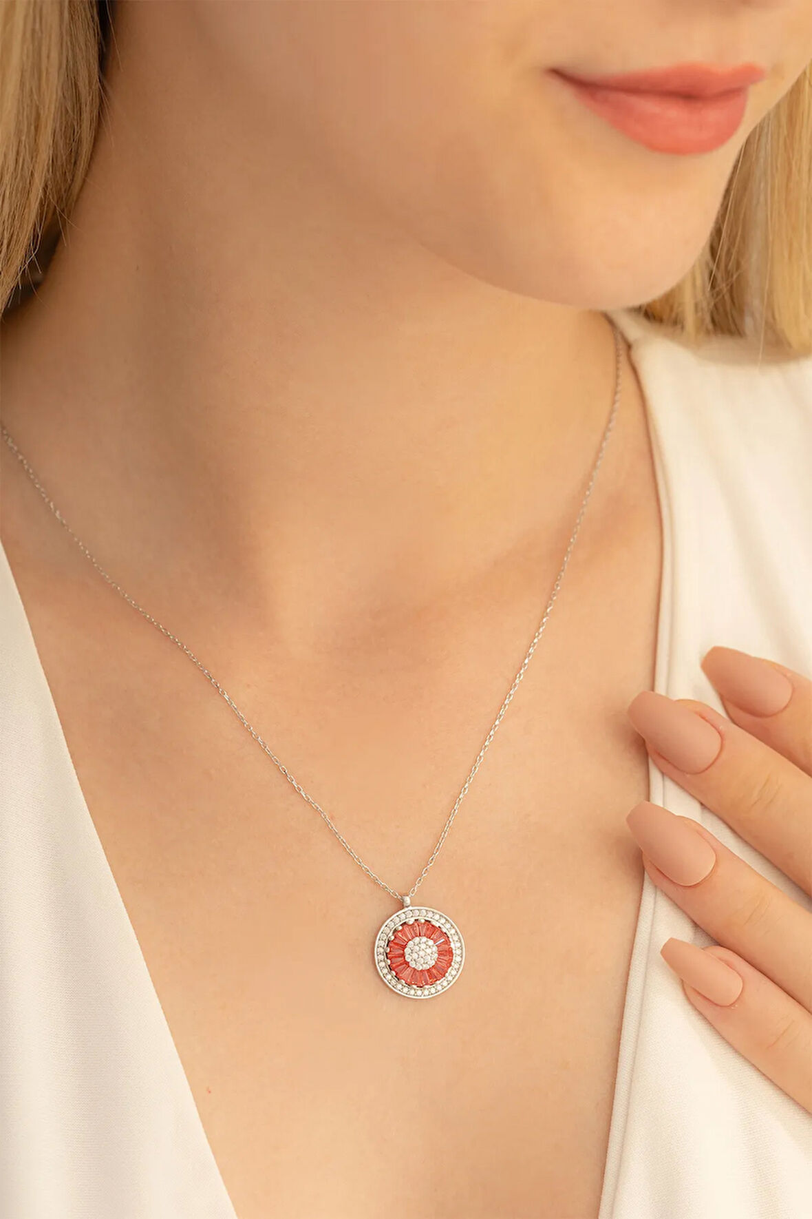 Kadın Gümüş Kolye - Turuncu Baget Taşlı Döner Başlı Gümüş Kolye