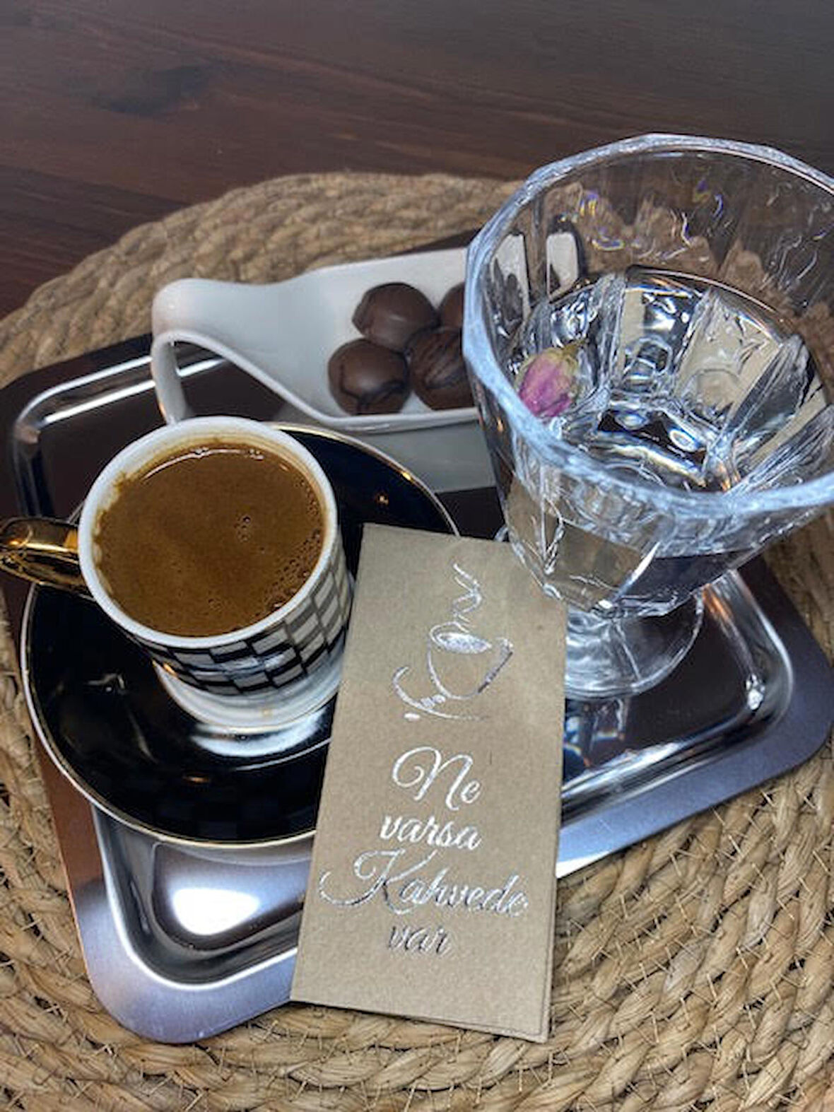 Gümüş Yaldızlı Kraft Ne Varsa Kahvede Var Peçete 6x12 cm