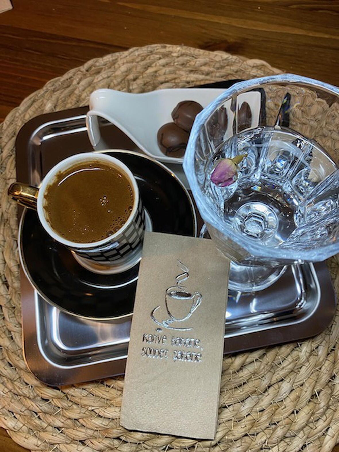 Gümüş Yaldızlı Kraft Kahve Bahane Sohbet Şahane Peçete 6x12 cm