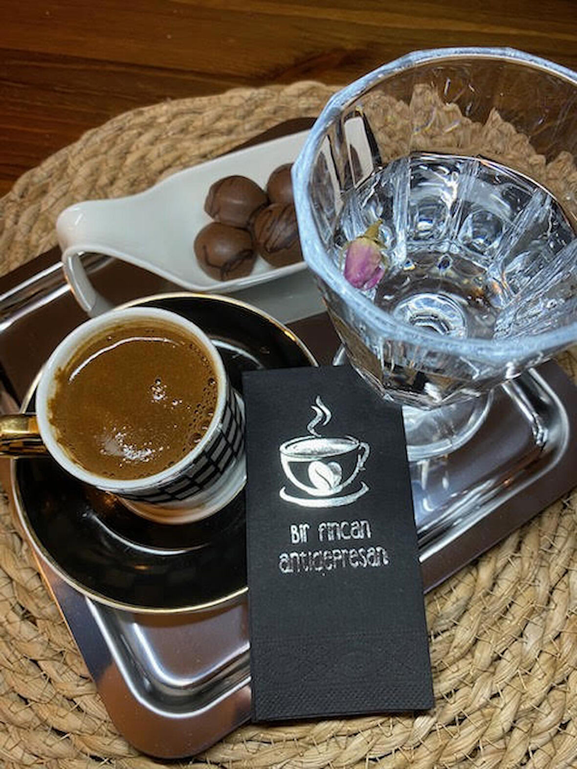 Gümüş Yaldızlı Siyah Bi Fincan Antidepresan Peçete 6x12 cm