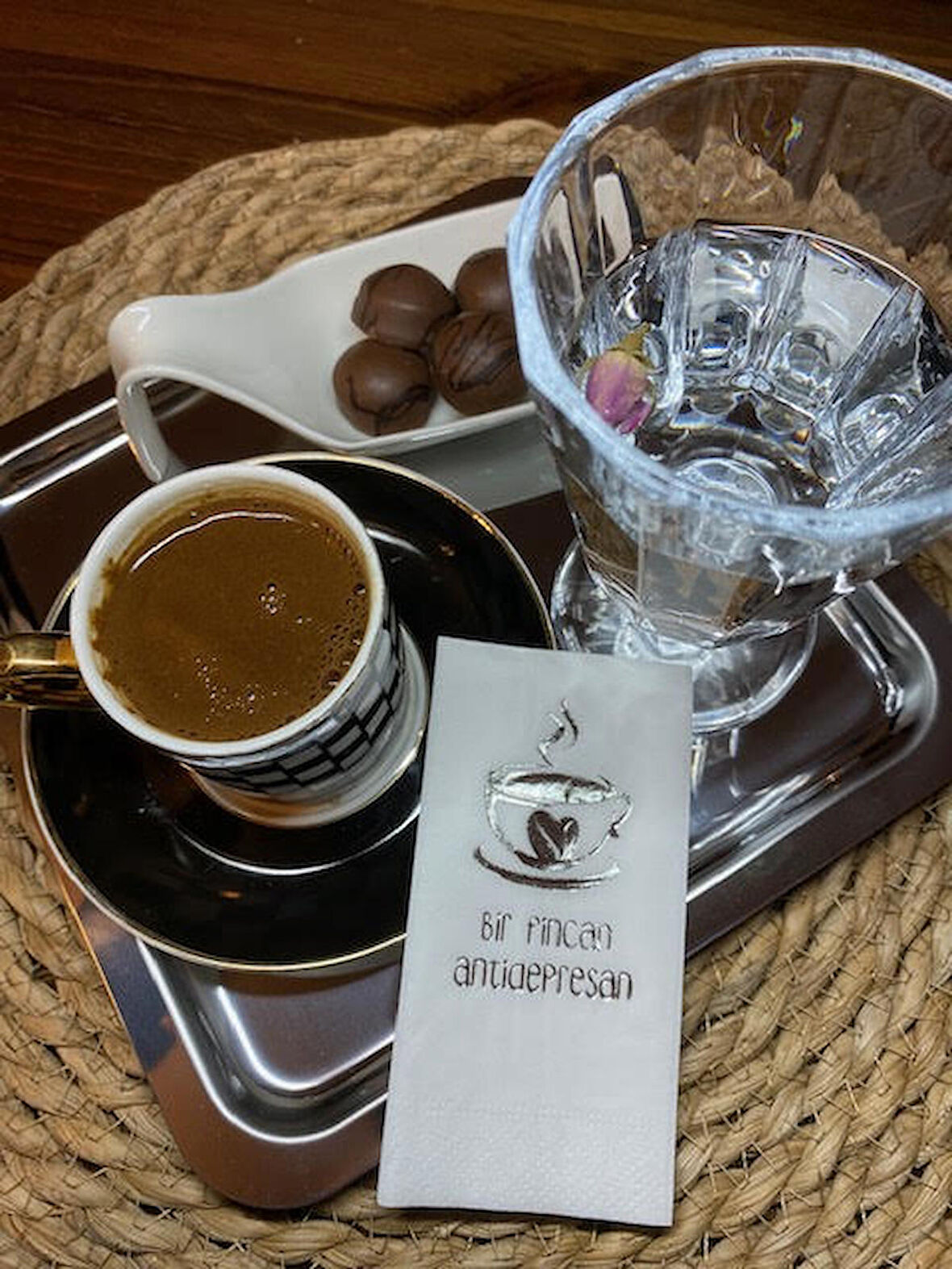 Gümüş Yaldızlı Beyaz Bi Fincan Antidepresan Peçete 6x12 cm