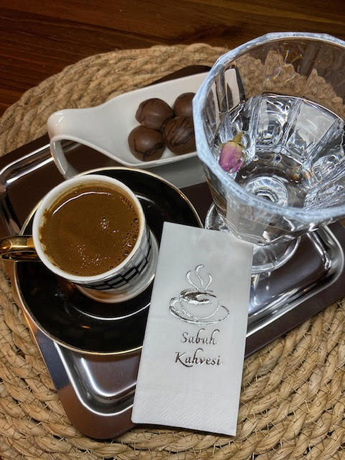 Gümüş Yaldızlı Beyaz Sabah Kahvesi Peçete 6x12 cm