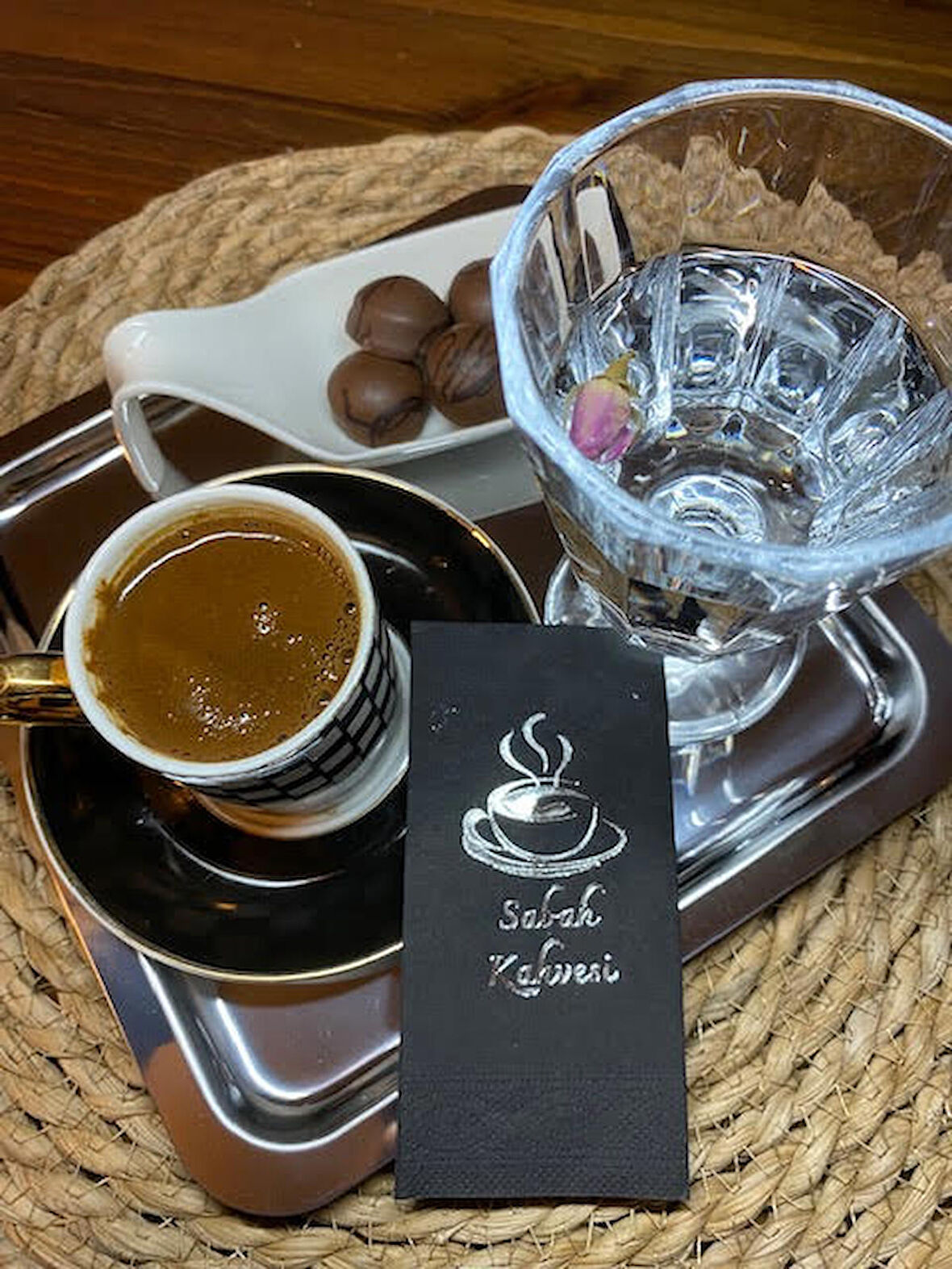 Gümüş Yaldızlı Siyah Sabah Kahvesi Peçete 6x12 cm