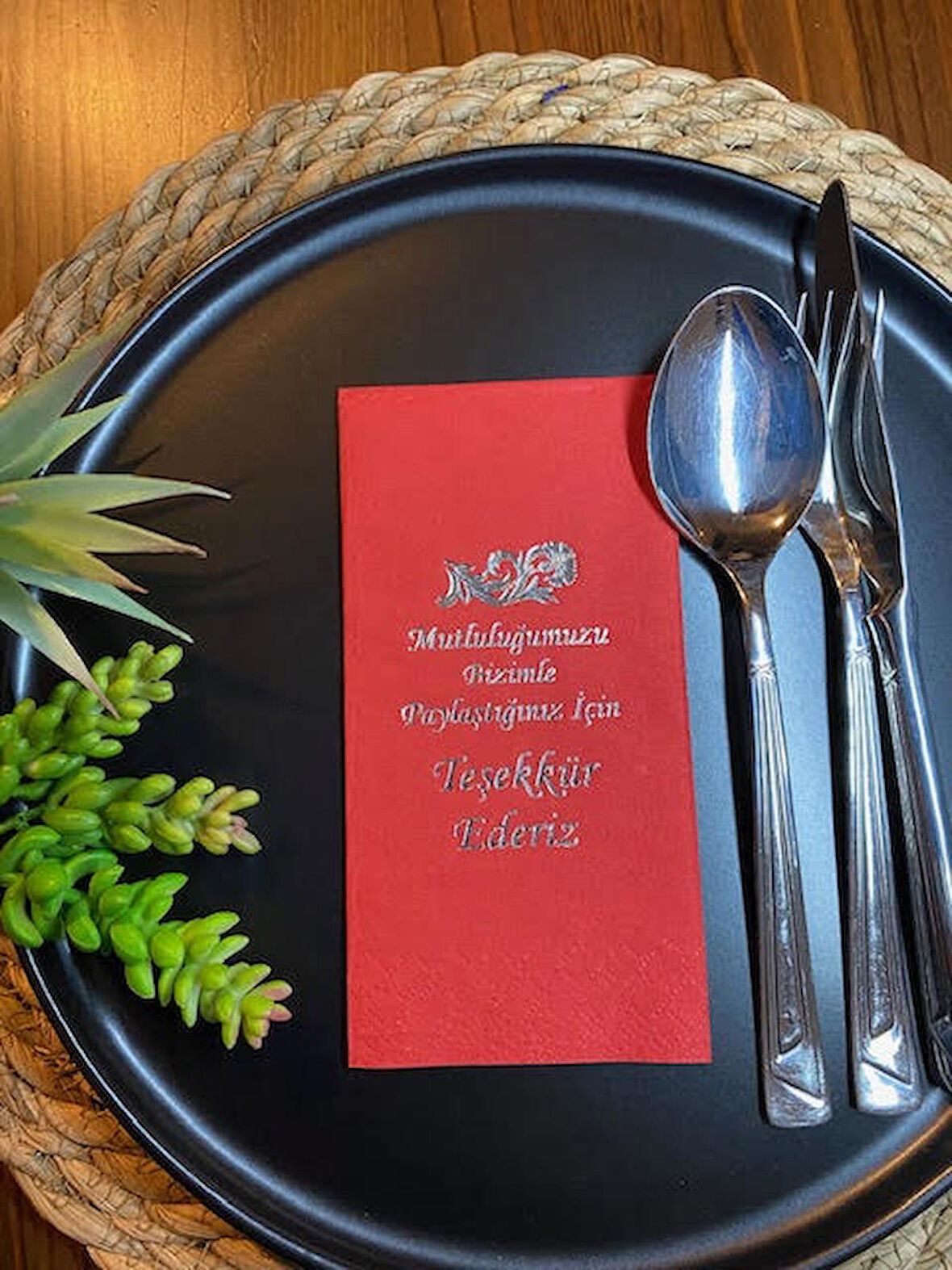 Gümüş Yaldızlı Kırmızı Mutluluğumuzu Bizimle Paylaştığınız İçin Teşekkür ederiz Peçete 16 lı