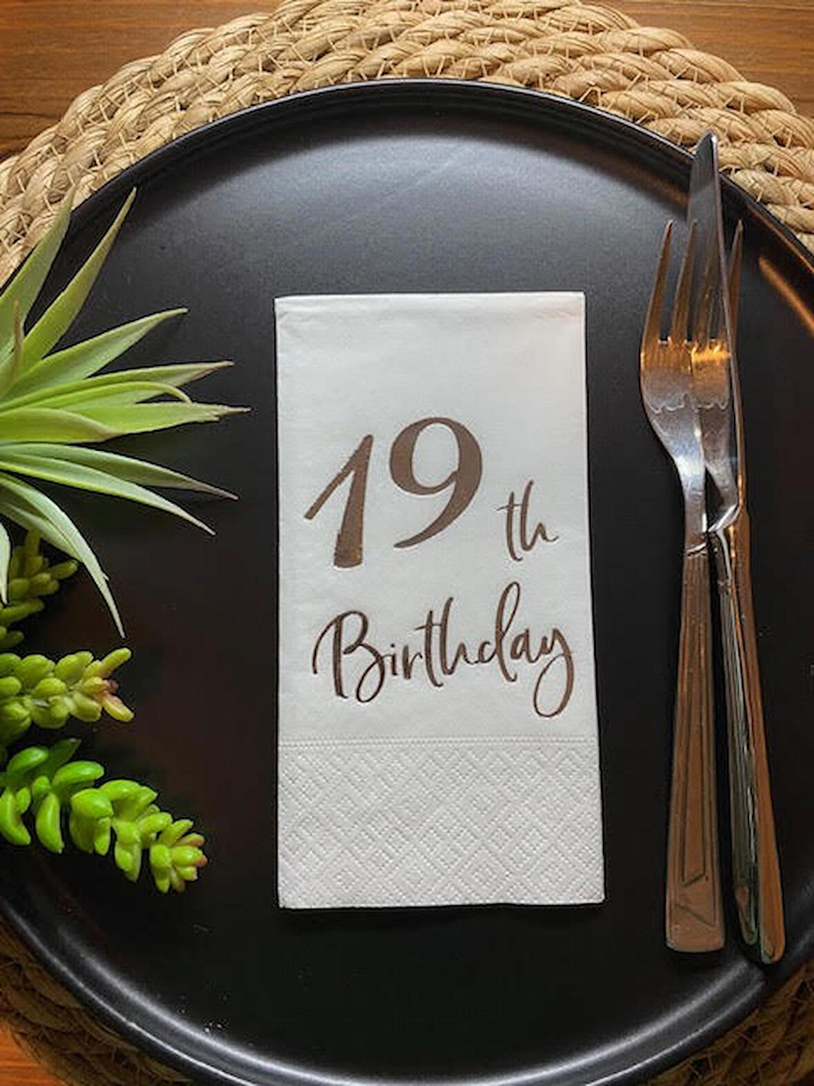 Gümüş Yaldızlı Beyaz On Dokuz Yaş Bırthday Garson Katlama Peçete 16 lı