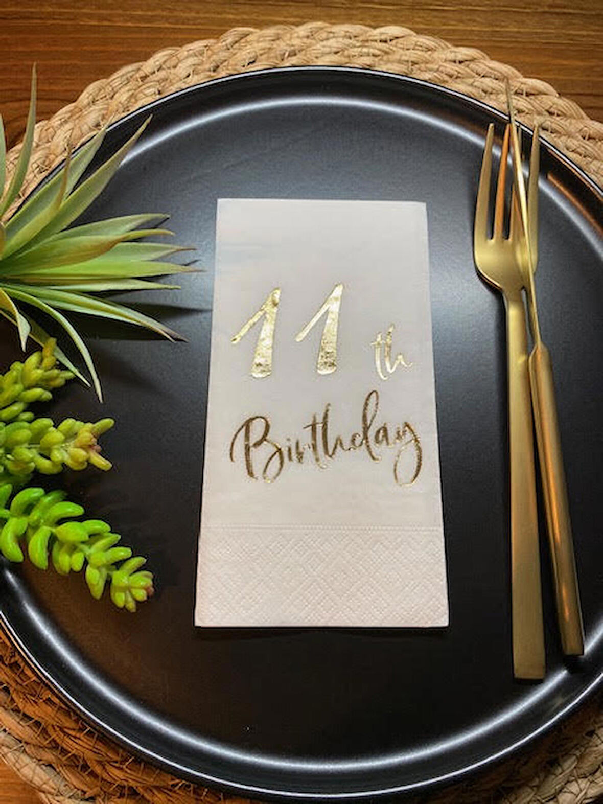 Gold Yaldızlı Beyaz On Bir Yaş Bırthday Garson Katlama Peçete 16 lı