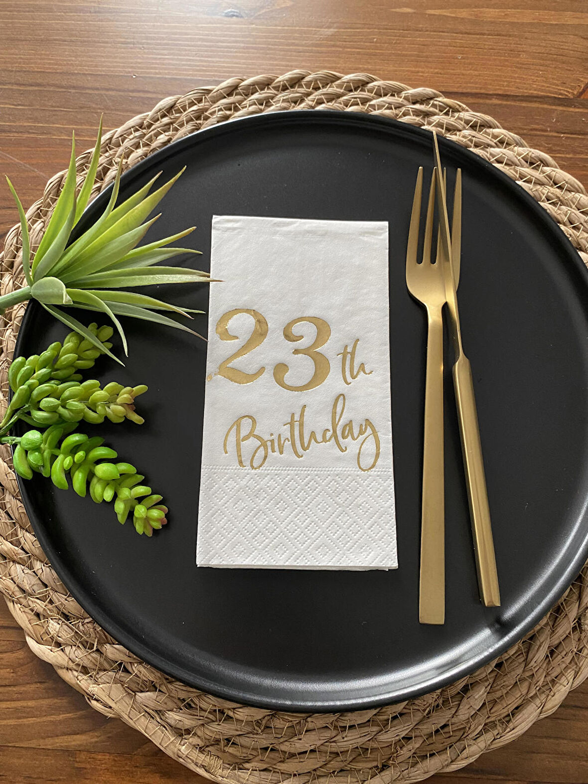 Gold Yaldızlı Beyaz Yirmi Üç Bırthday Garson Katlama Peçete 16 lı