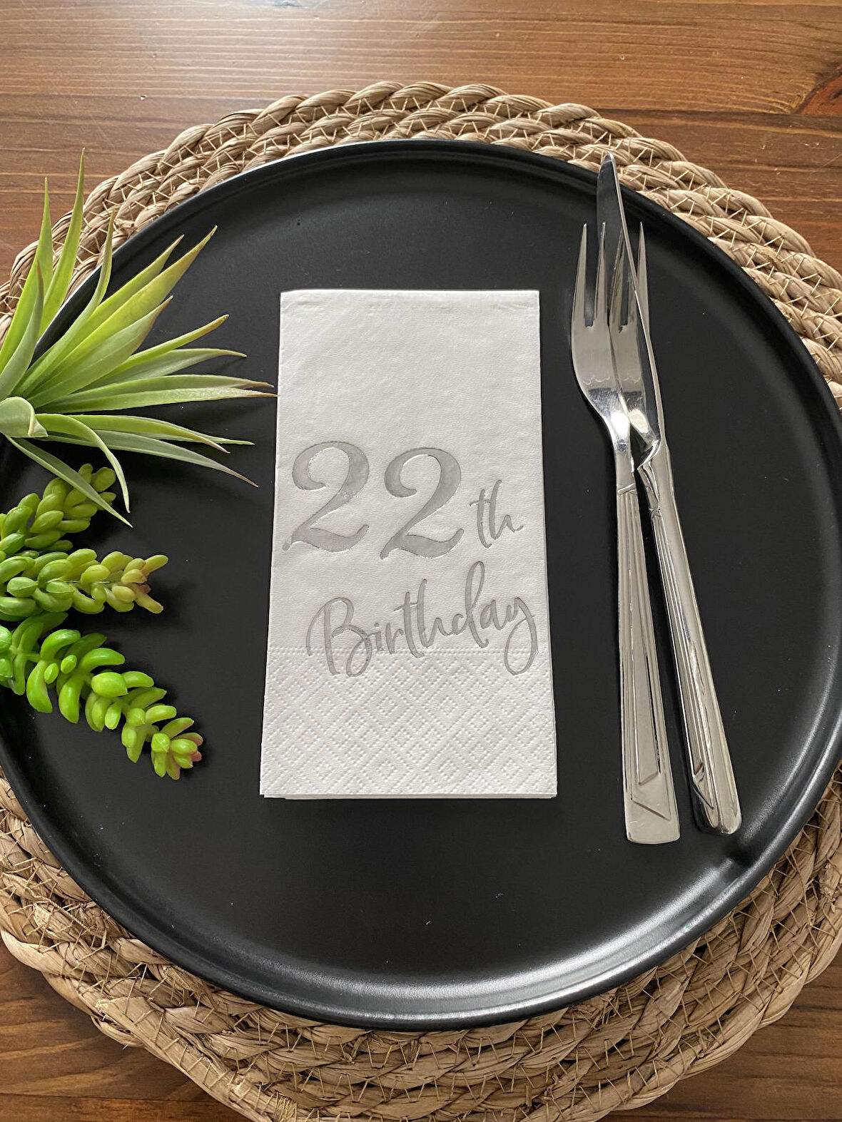 Gümüş Yaldızlı Beyaz Yirmi İki Bırthday Garson Katlama Peçete 16 lı