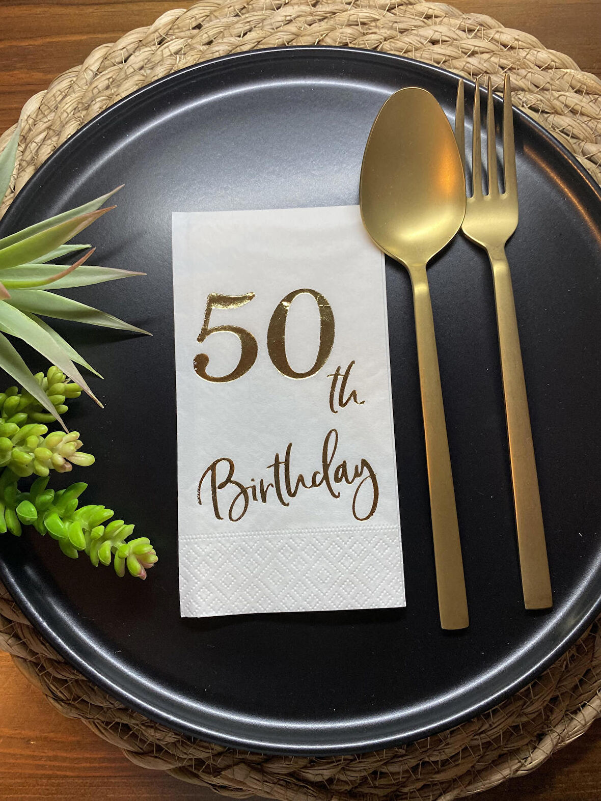 Gold Yaldızlı Beyaz Elli Yaş Bırthday Garson Katlama Peçete 16 lı