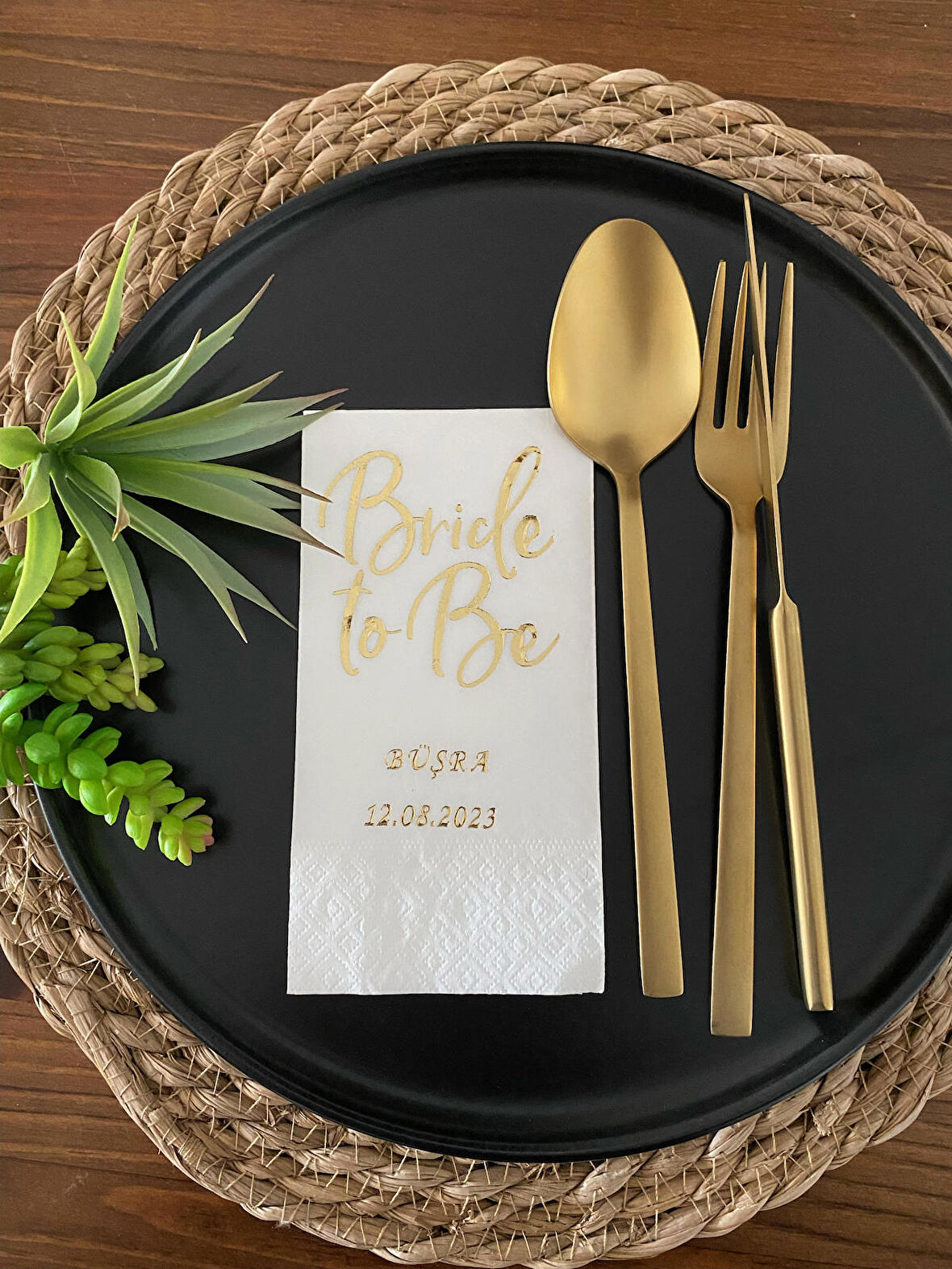 Gold Yaldızlı Beyaz Bride To Be İsim Tarih Garson Katlama Peçete 50 Adet