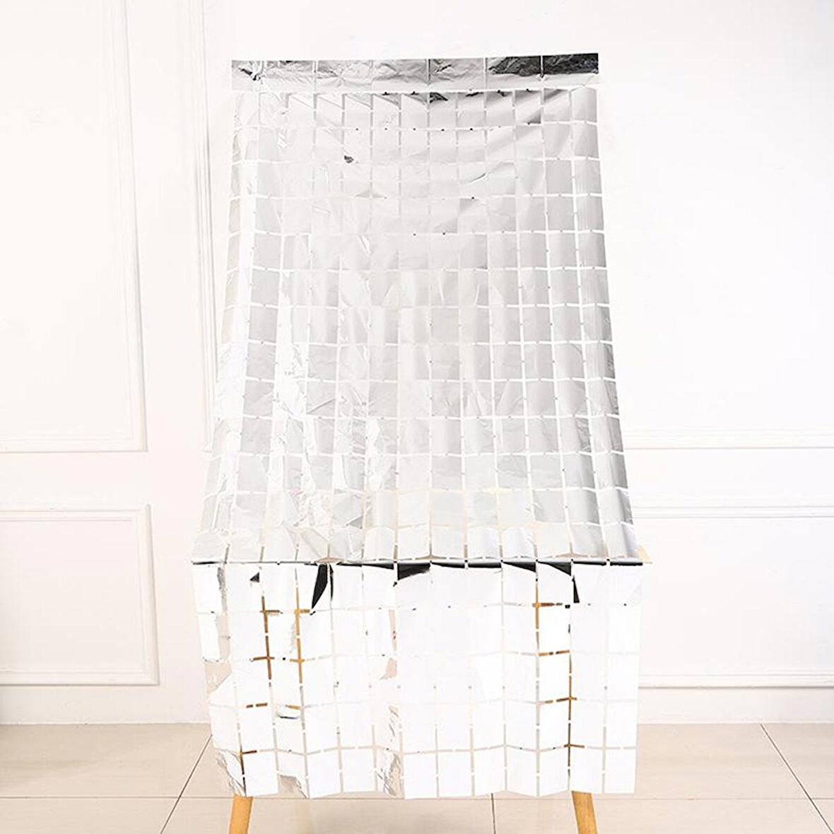 Metalize Gümüş PötiKare Desenli Arka Fon Süs 100x200 cm