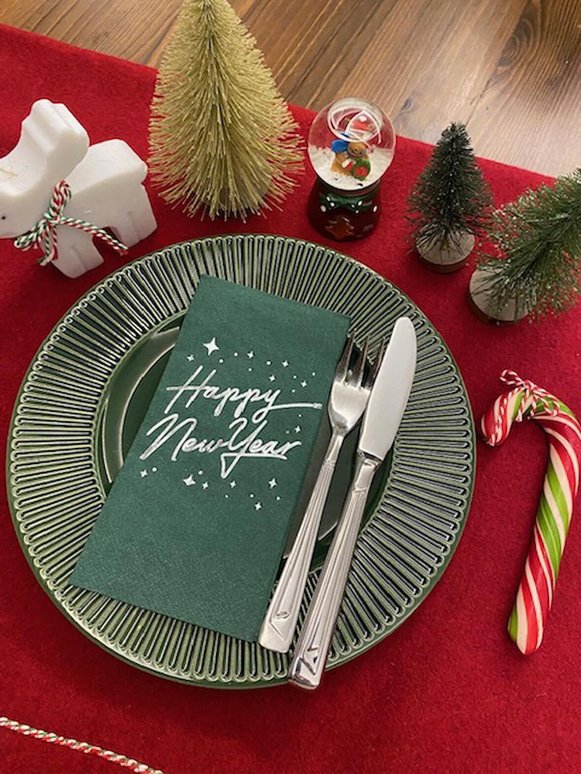 Gümüş Yaldızlı Yılbaşı Happy New Year 16 lı Yeşil Renkli Kağıt Peçete