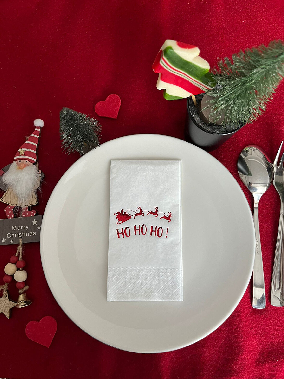 Kırmızı Yaldızlı Beyaz Yılbaşı Ho Ho Ho Yazılı Peçete 16 Adet