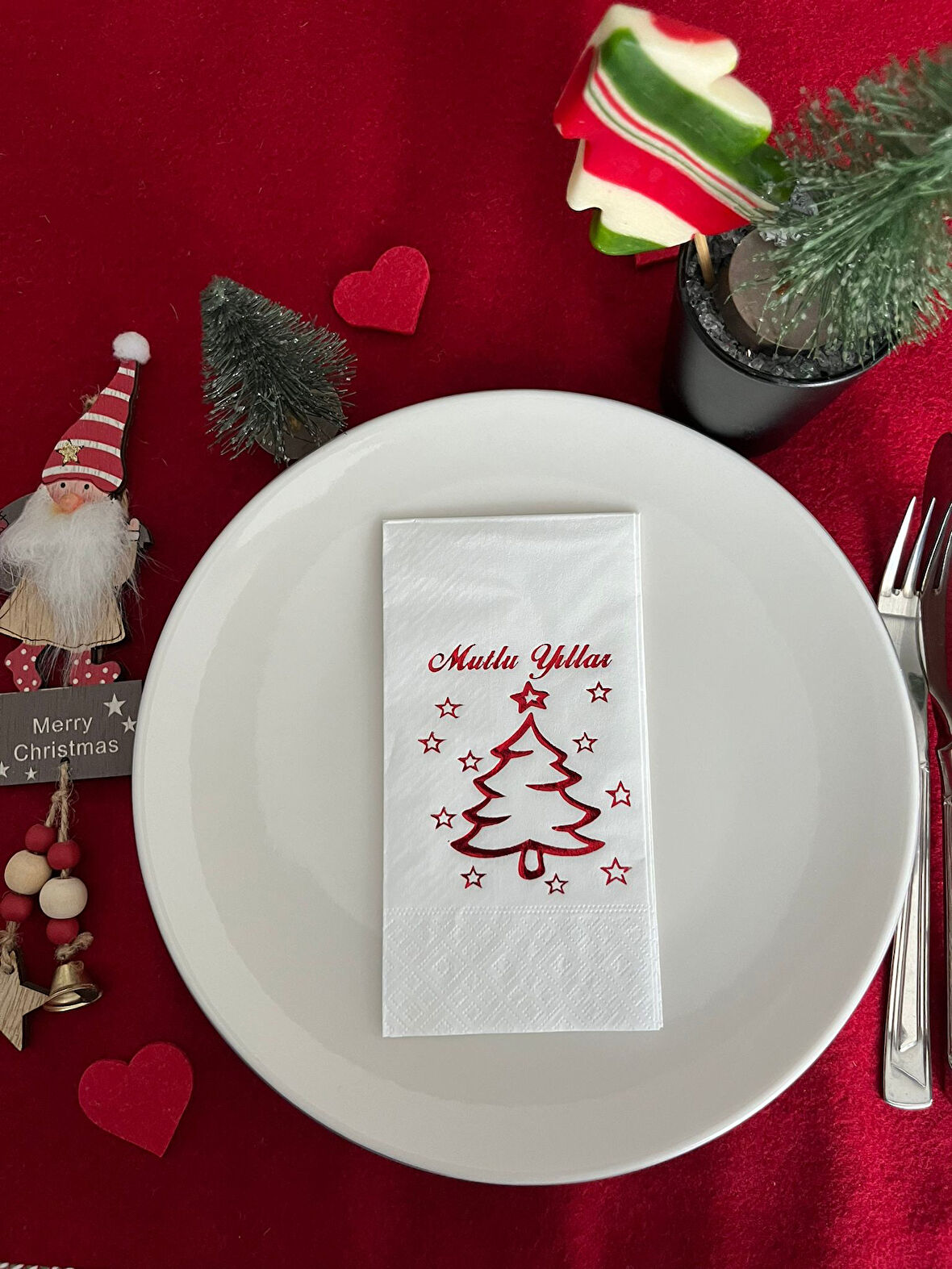 Kırmızı Yaldızlı Beyaz Mutlu Yıllar Çam Ağacı Peçete 16 lı