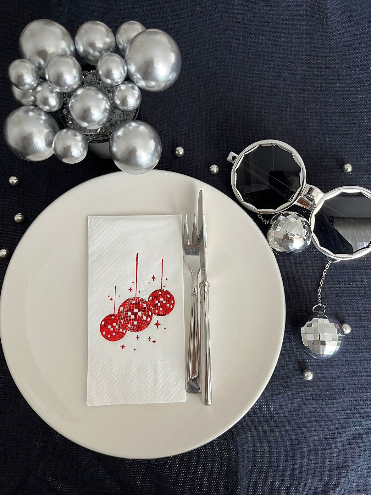 Kırmızı Yaldızlı Beyaz Disco Topu Peçete 16 Adet