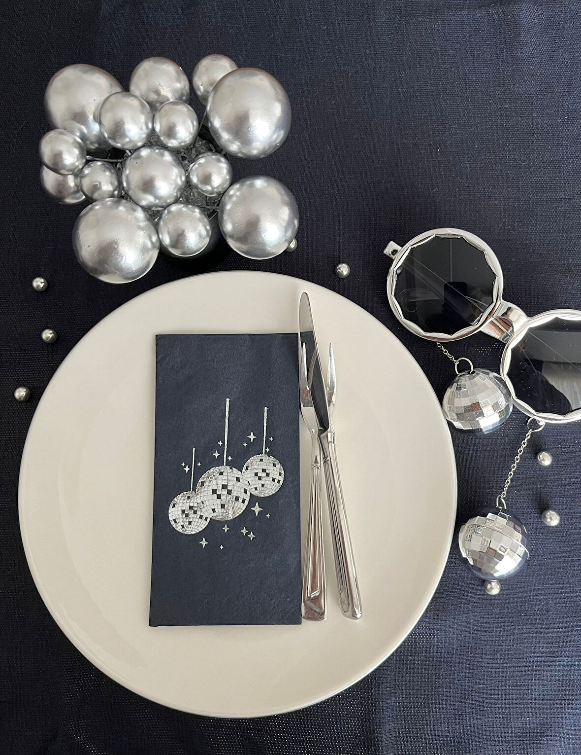 Gümüş Yaldızlı Siyah Disco Topu Peçete 16 Adet