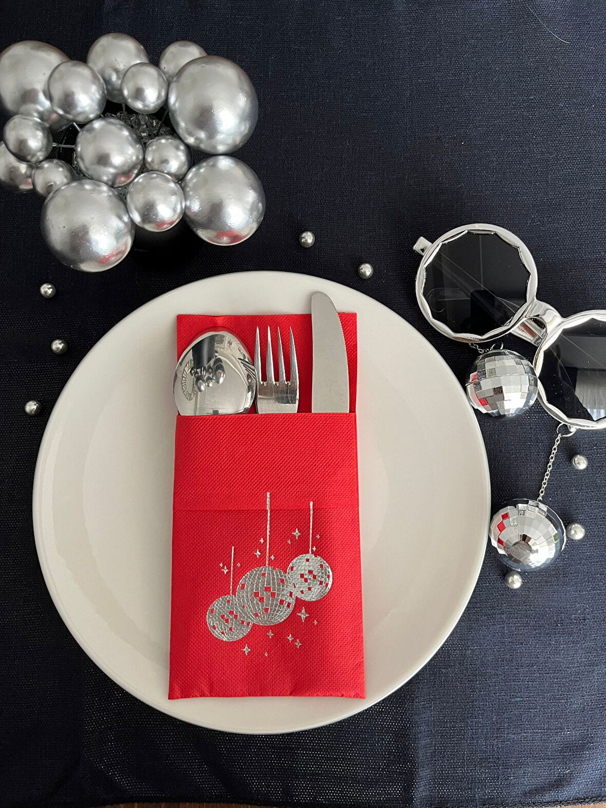 Gümüş Yaldızlı Kırmızı Disco Topu Cepli Peçete 12 Adet 40x40