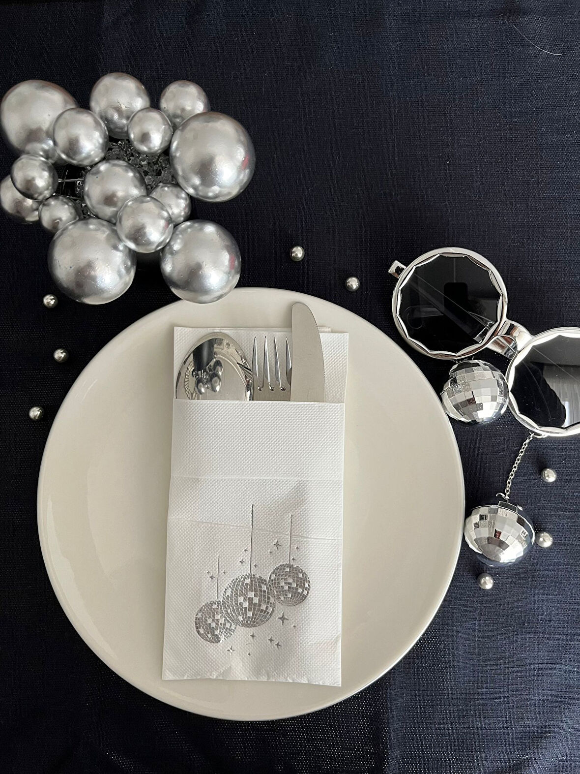 Gümüş Yaldızlı Beyaz Disco Topu Cepli Peçete 12 Adet 40x40