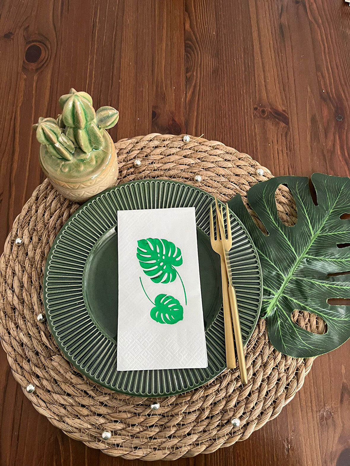 Yeşil Yaldızlı Beyaz Deve Tabanı Peçete