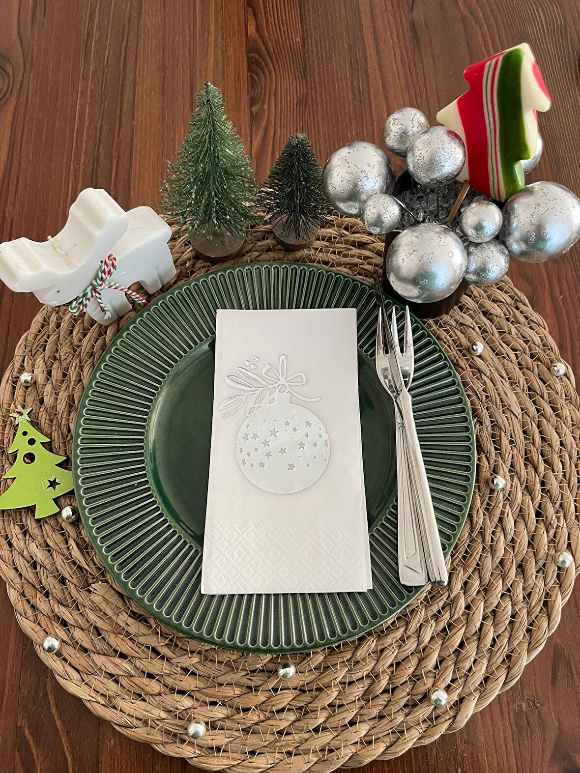 Gümüş Yaldızlı Beyaz Çam Ağacı Süsü Peçete 16 lı