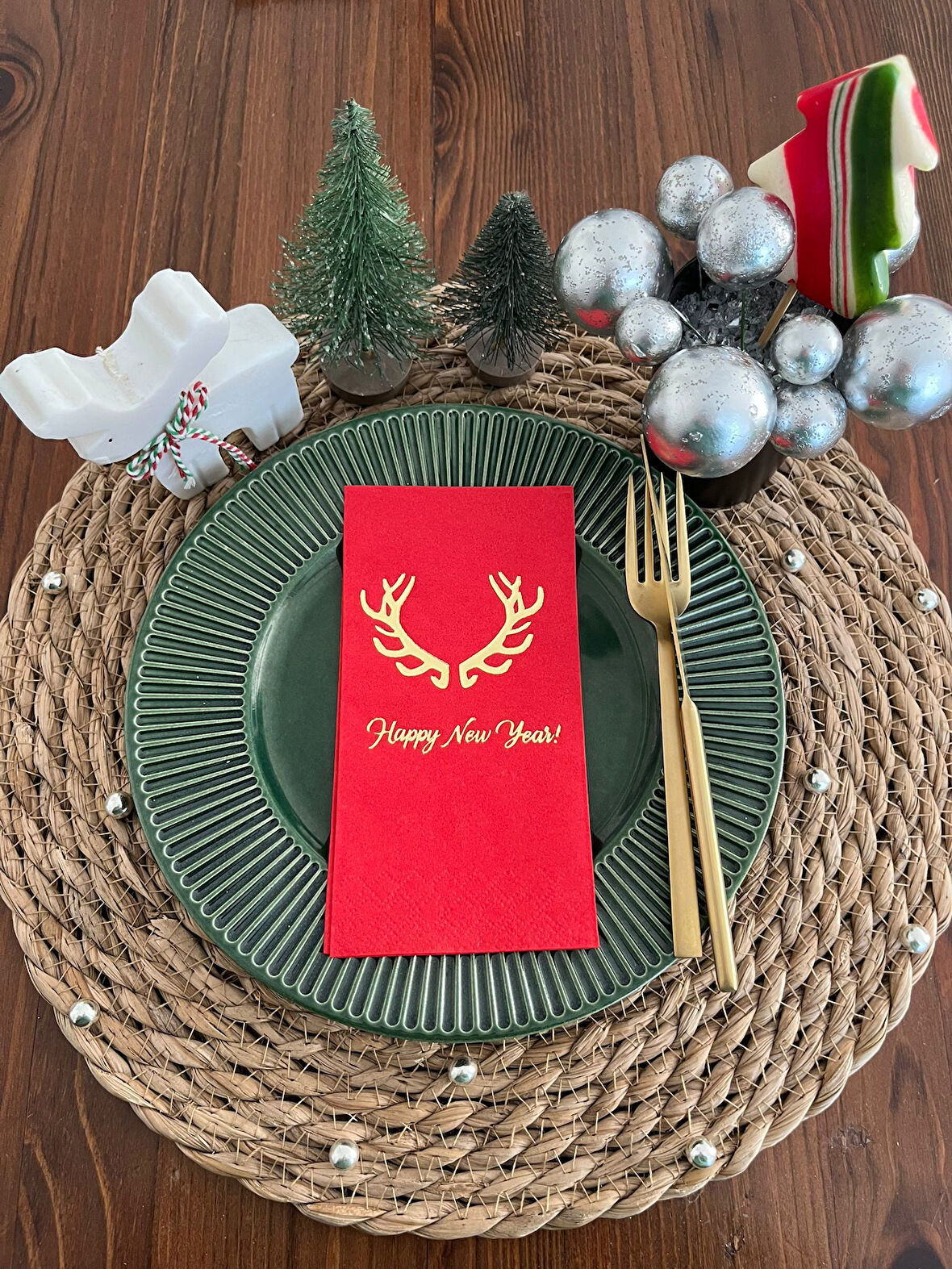 Gold Yaldızlı Kırmızı Happy New Year Geyik Boynuzu Peçete 16 lı
