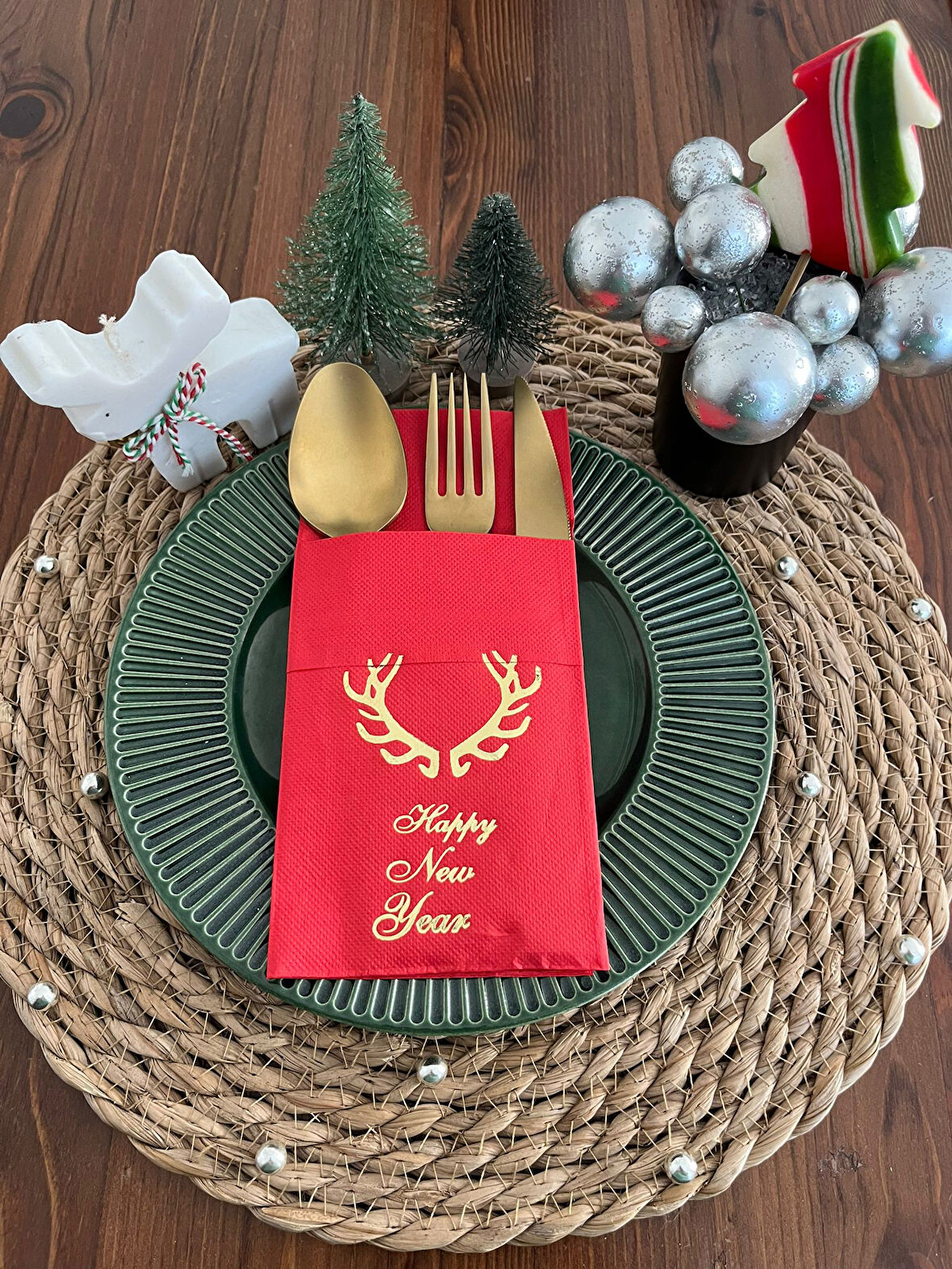 Gold Yaldızlı Kırmızı Cepli Küçük Geyik Boynuzu Peçete 12 Adet 40x40