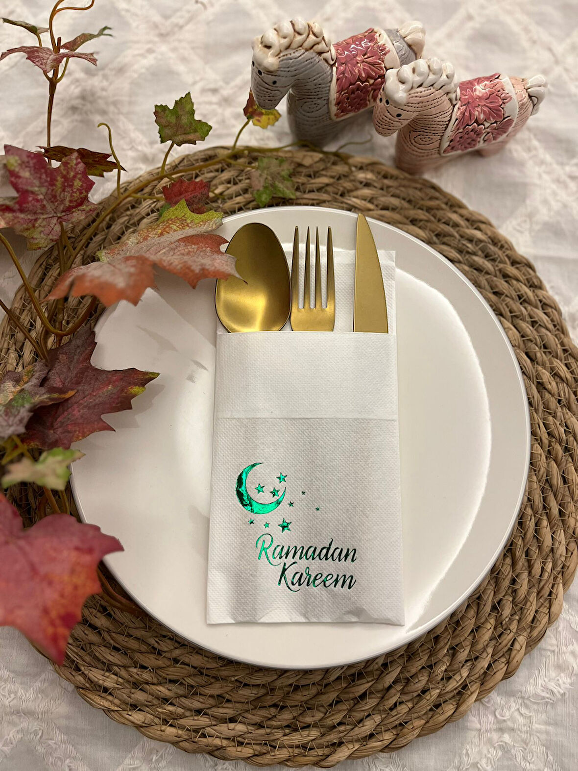 Yeşil Yaldızlı Ramadan Kareem Ay Desenli 12 li Beyaz Renkli Kağıt Cepli Peçete