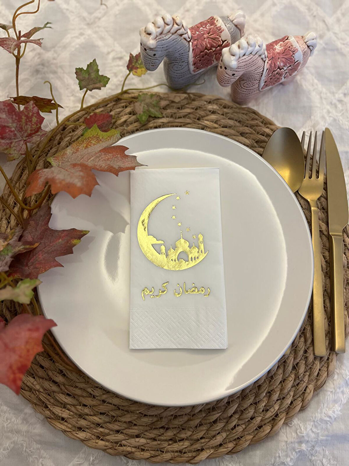 Gold Yaldızlı Beyaz Ay Desenli Arapça Ramadan Kerim Garson Katlama Peçete 16 lı