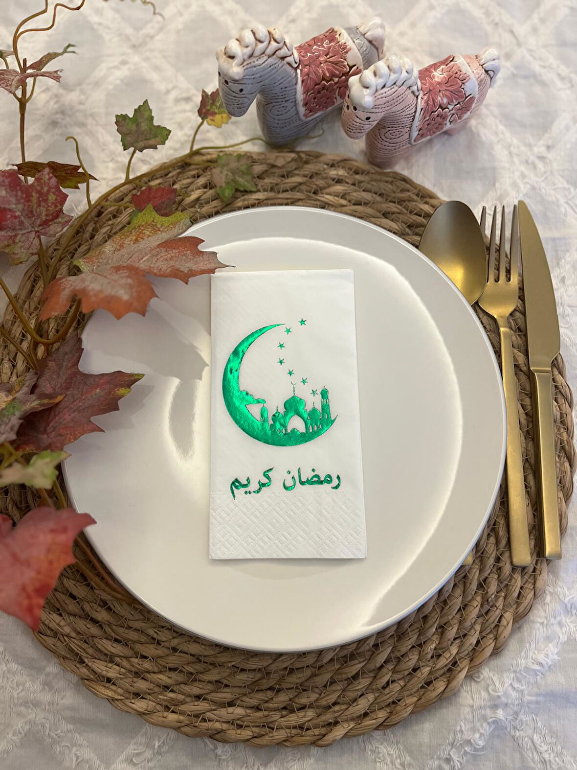 Yeşil Yaldızlı Beyaz Ay Desenli Arapça Ramadan Kerim Garson Katlama Peçete 16 lı