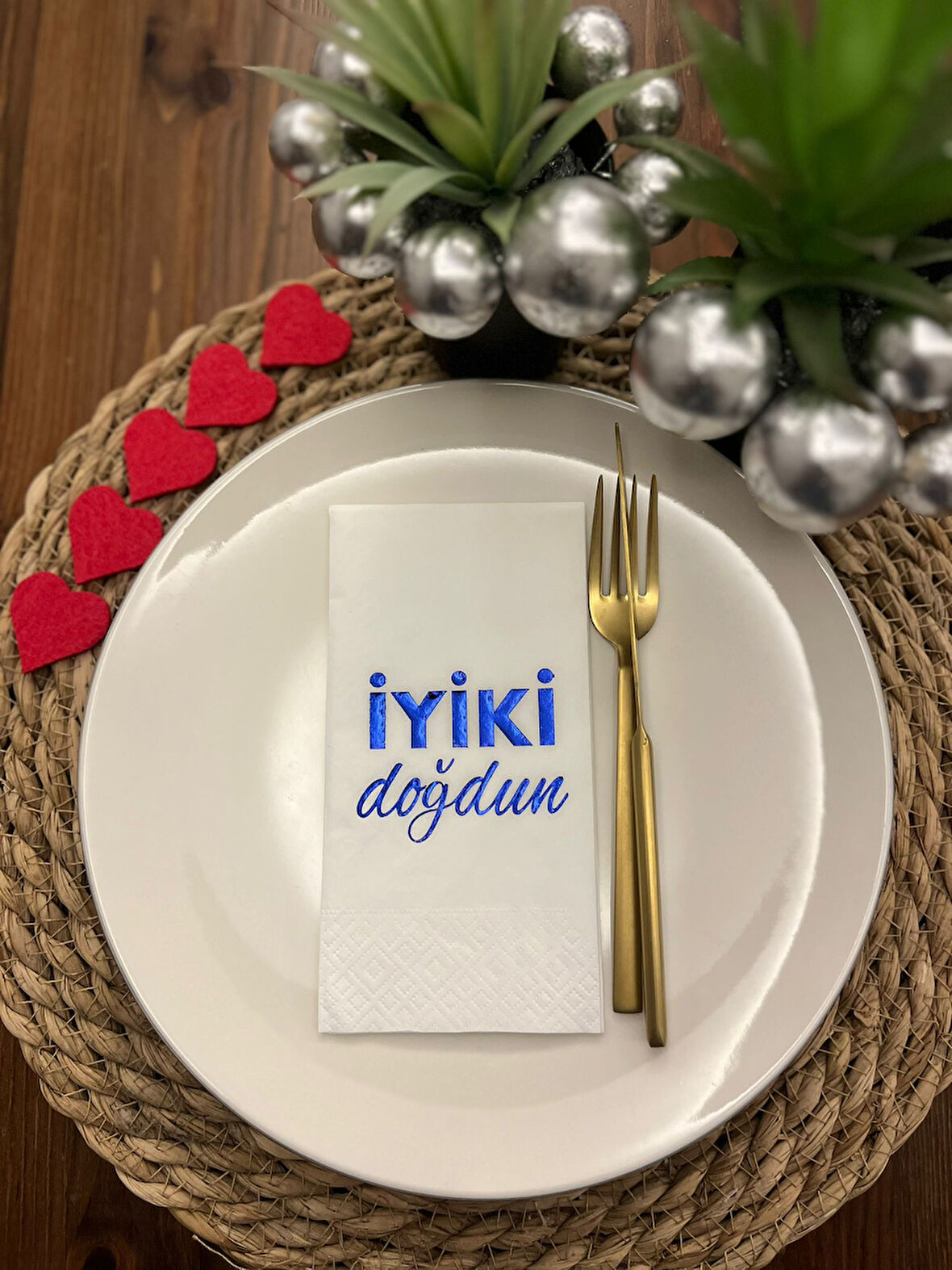 Mavi Yaldızlı Beyaz İyi Ki Doğdun Baskılı Garson Katlama Peçete 16 lı