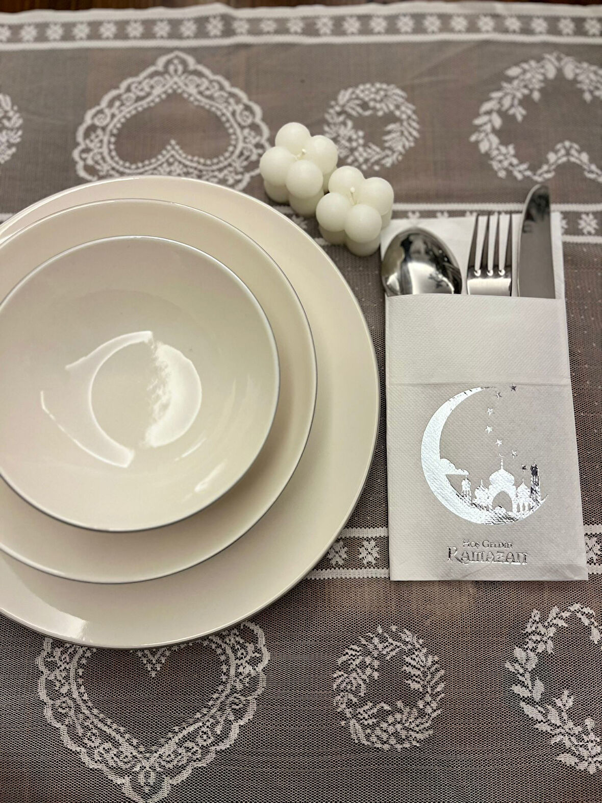 Gümüş Yaldızlı Beyaz Hoşgeldin Ramazan Yeni Ay Desenli Cepli Peçete 12 li