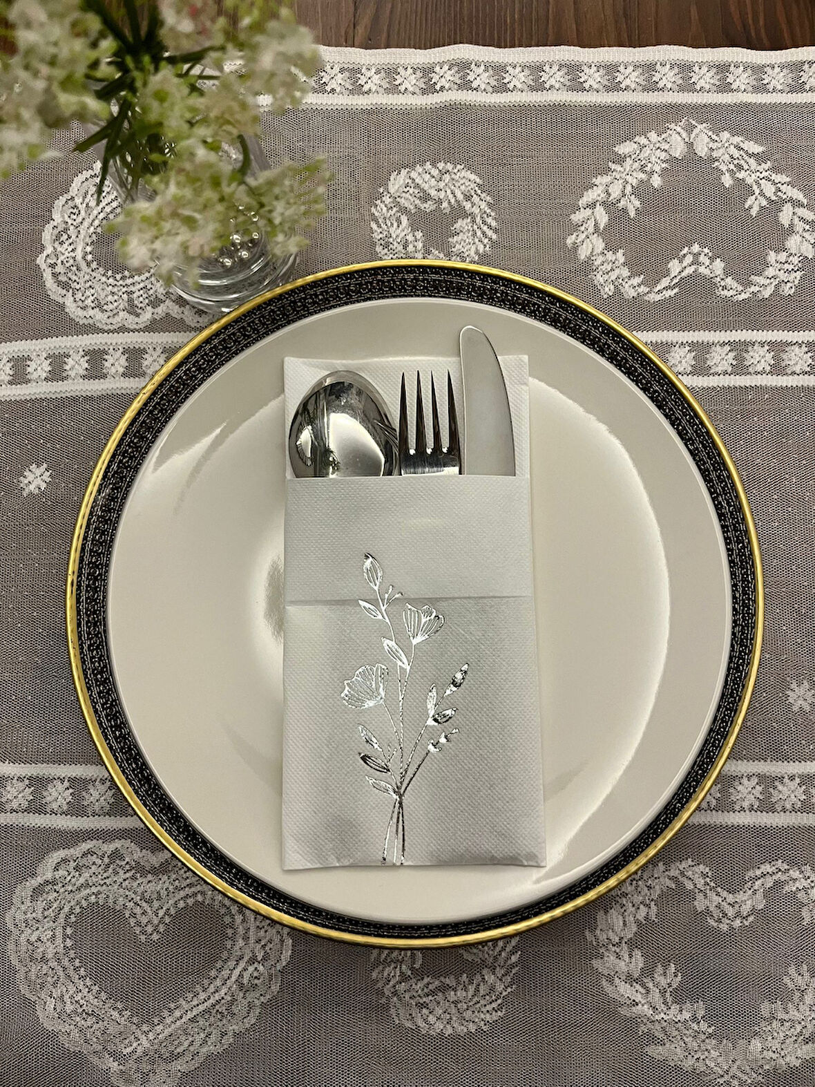 Gümüş Yaldızlı Beyaz Cepli Gelincik Çiçeği Peçete 12 Adet