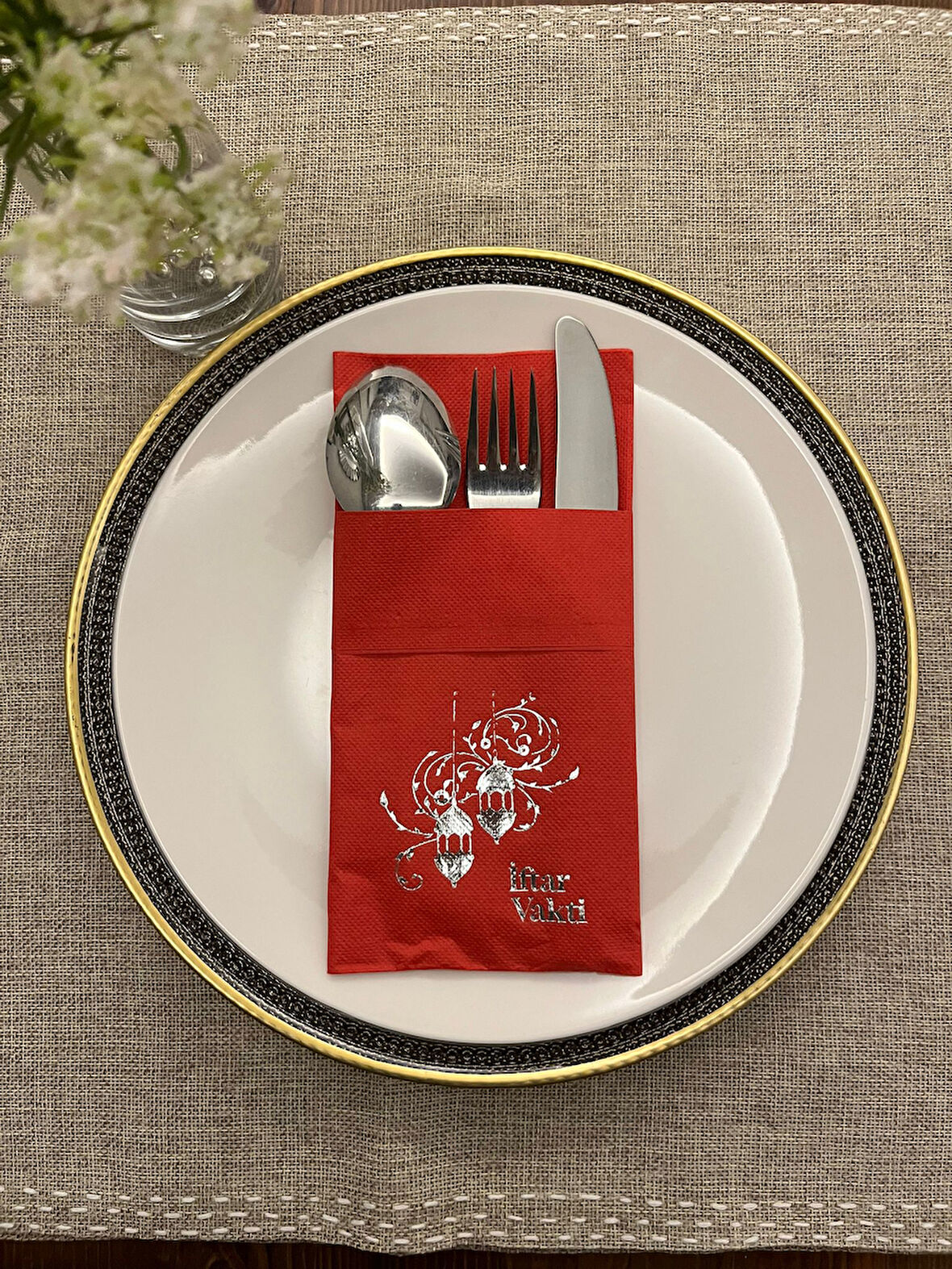 Gümüş Yaldızlı Kırmızı İftar Vakti Cepli Peçete 12 Adet