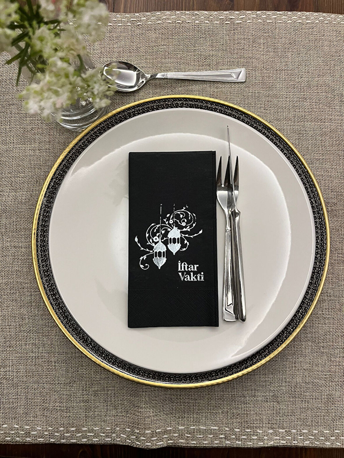Gümüş Yaldızlı Siyah İftar Vakti Garson Peçete 16 Adet