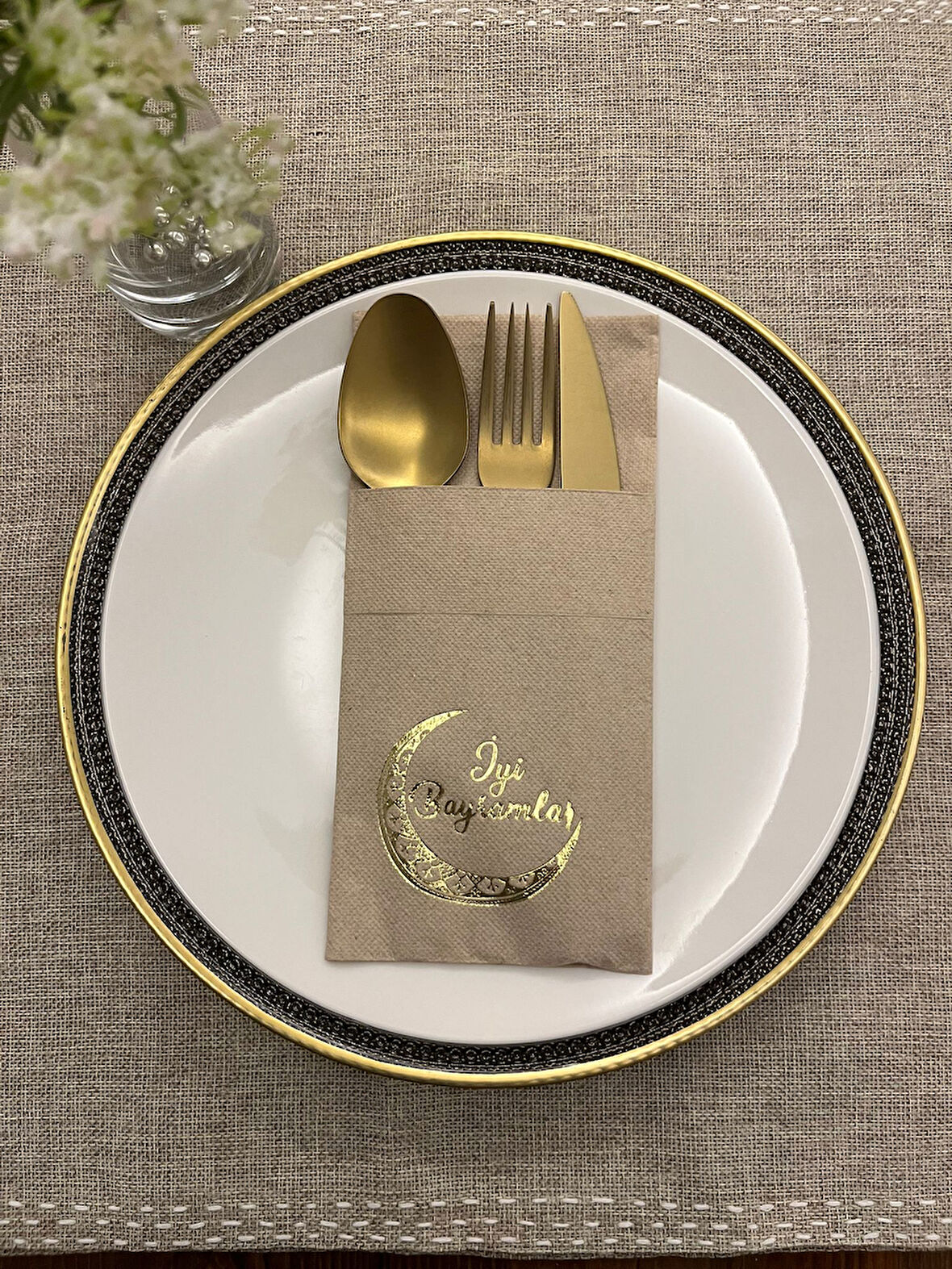 Gold Yaldızlı Kraft Ay Desenli İyi Bayramlar Cepli Peçete 12 lı