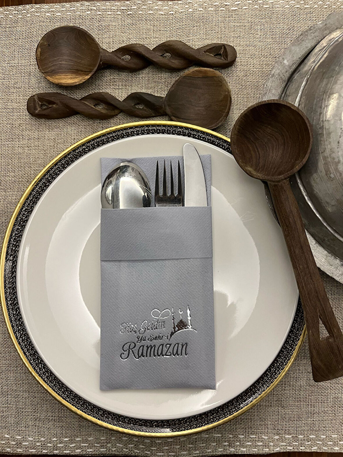 Gümüş Yaldızlı Kumaş Dokulu Hoş Geldin Ya Şehri Ramazan Gri Cepli Peçete 6 lı