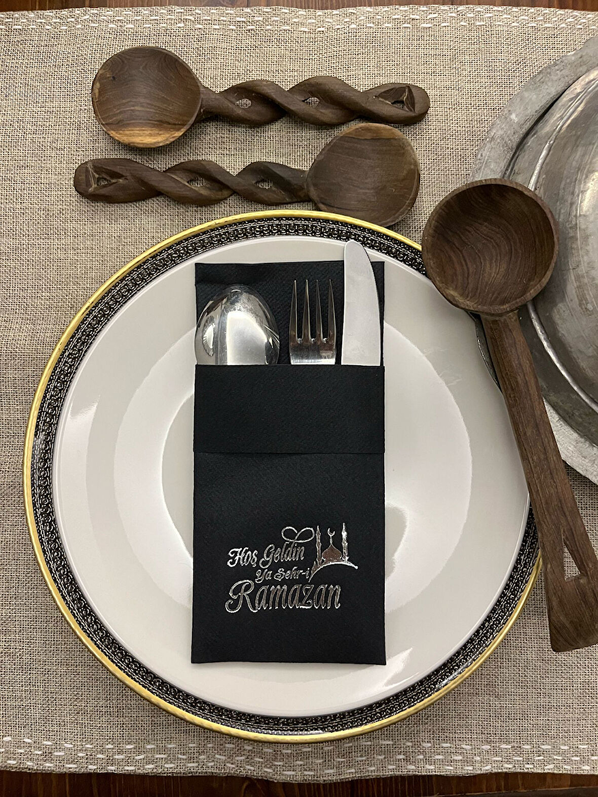 Gümüş Yaldızlı Kumaş Dokulu Hoş Geldin Ya Şehri Ramazan Siyah Cepli Peçete 6 lı