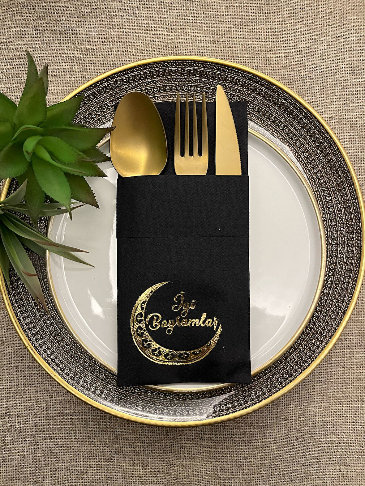 Gold Yaldızlı Siyah Kumaş Hissi Dokulu İyi Bayramlar Cepli Peçete 6 Adet