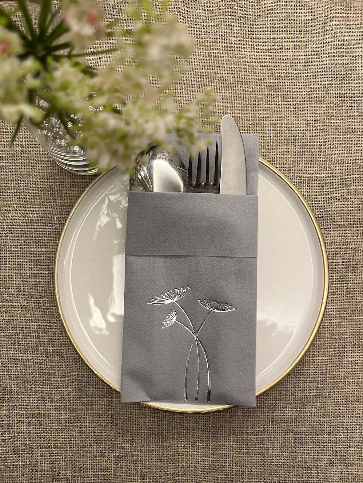 Gümüş Yaldızlı Gri Cepli Havuç Çiçeği Kumaş Dokulu Air Laid Peçete 6 Adet