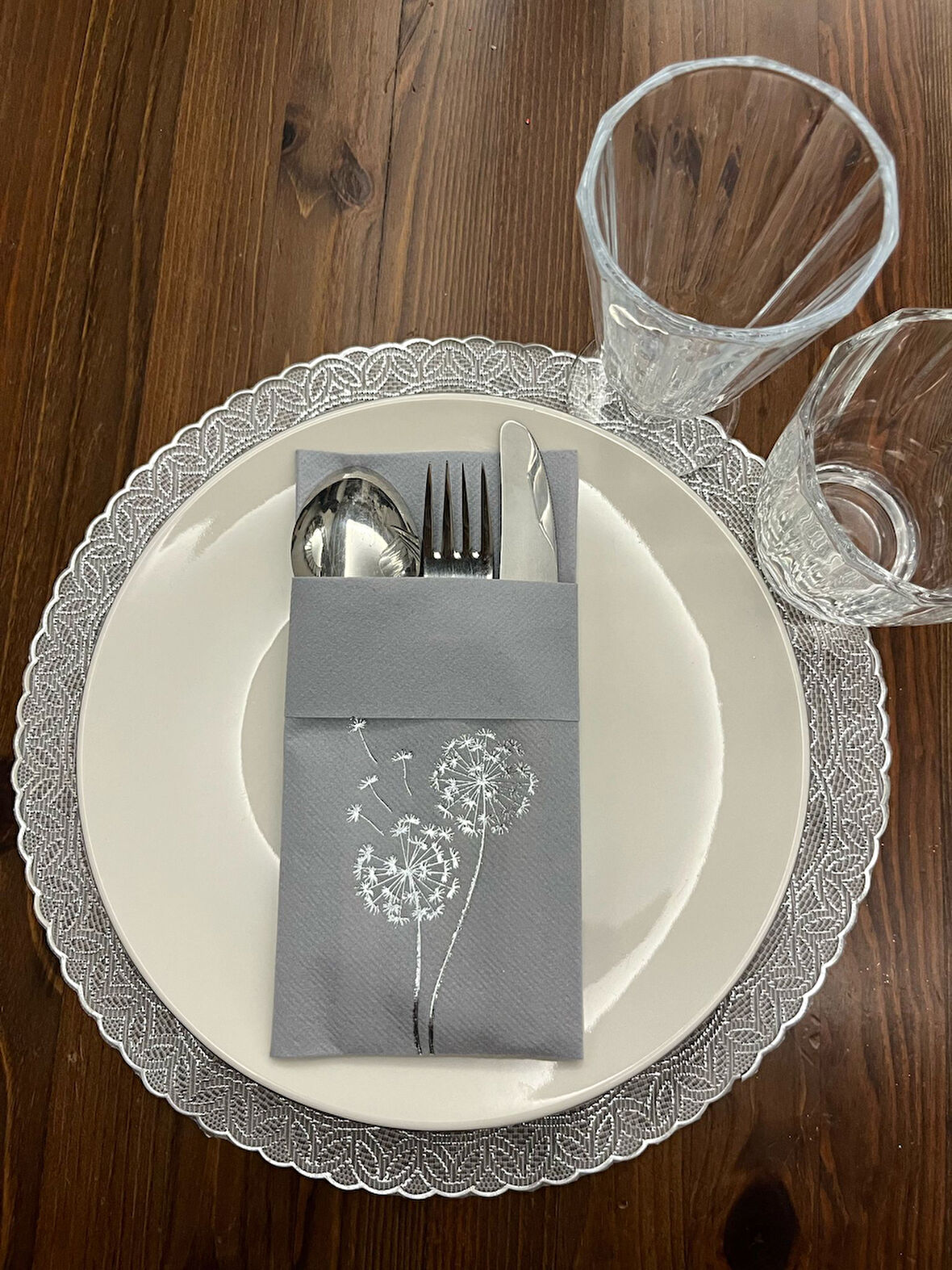 Gümüş Yaldızlı Kumaş Dokulu Air Laid Kanguru Hindiba Gri Cepli Peçete 6 lı