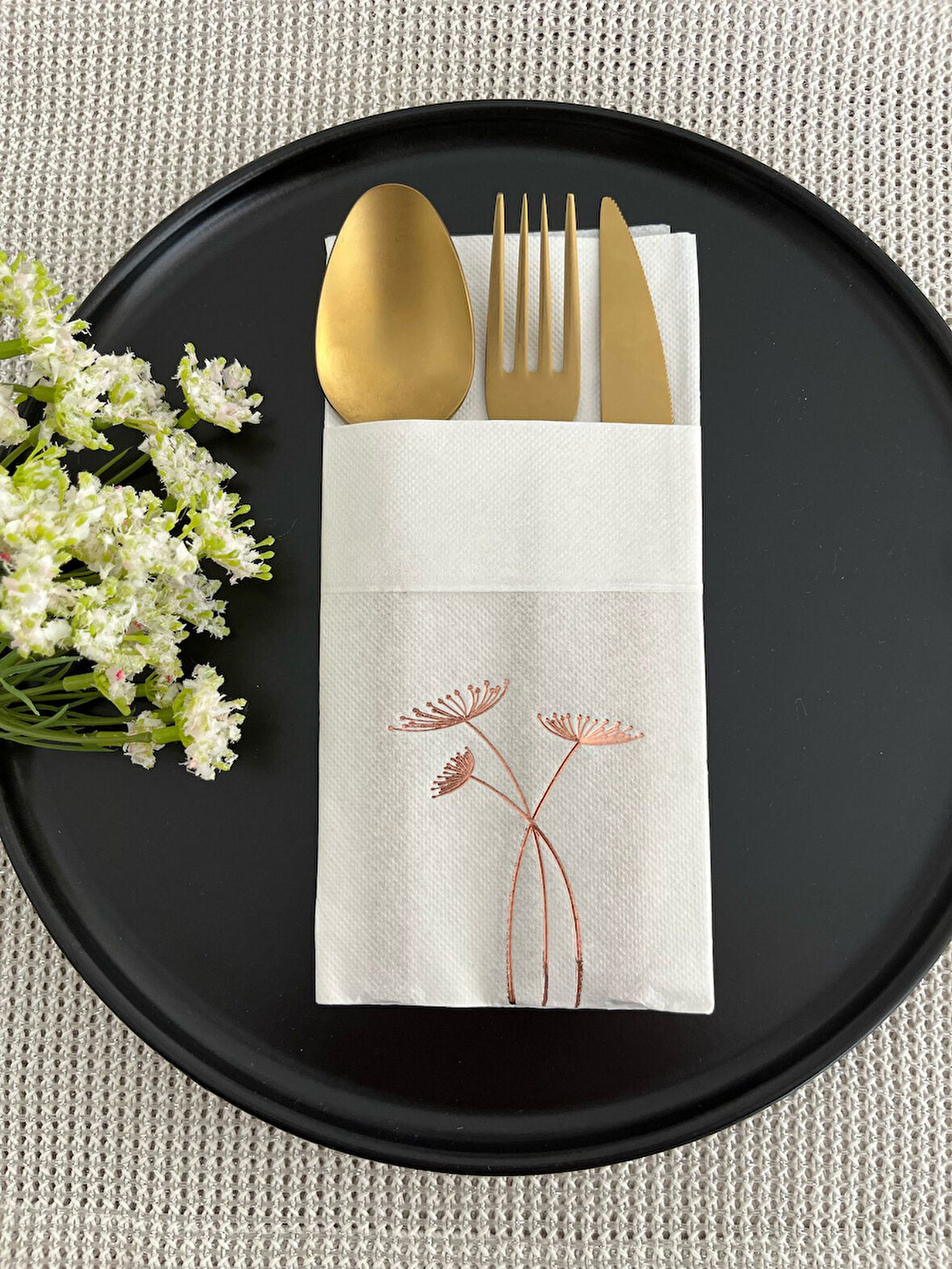 Rose Gold Yaldızlı Beyaz Cepli Havuç Çiçeği Peçete 12 Adet