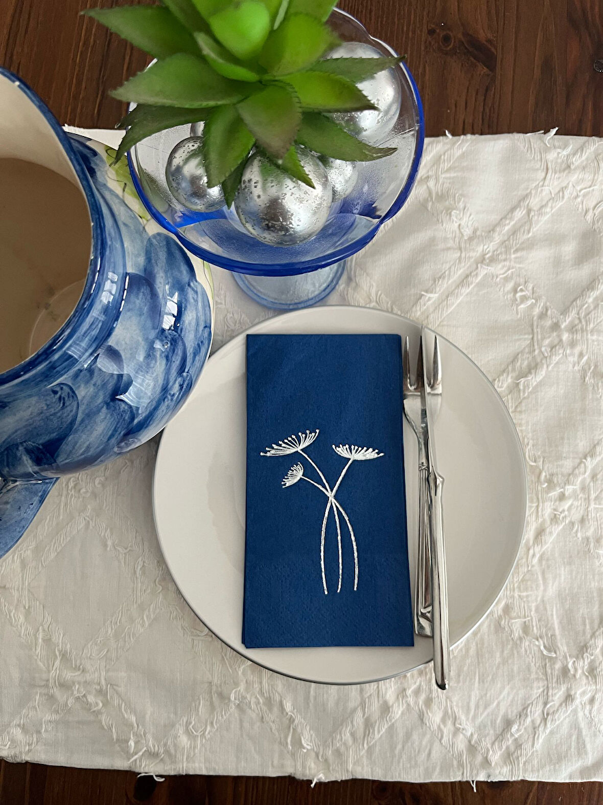 Gümüş Yaldızlı Lacivert Havuç Çiçeği Peçete 16 Adet