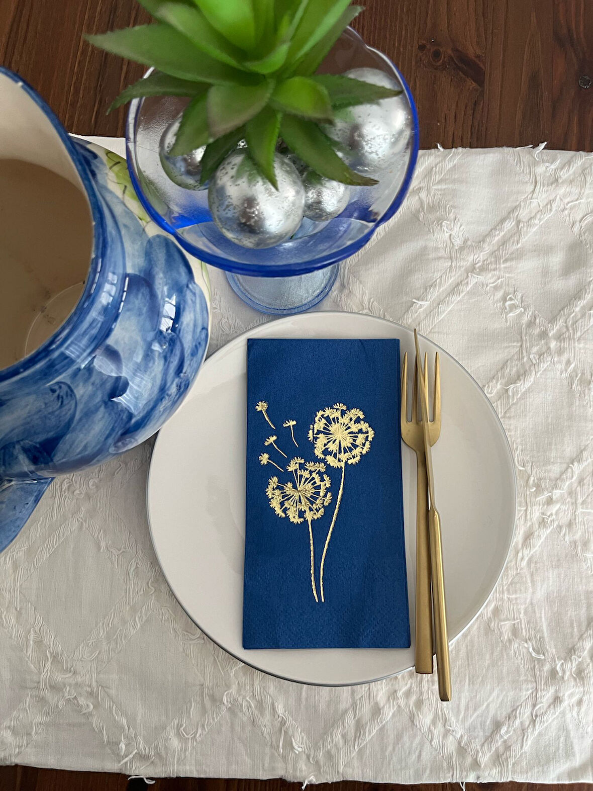 Gold Yaldızlı Lacivert Hindiba Çiçeği Baskılı Garson Katlama Peçete 16 lı