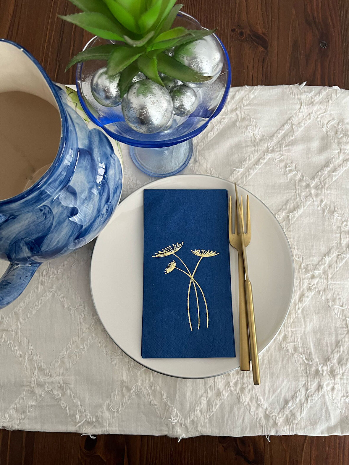 Gold Yaldızlı Lacivert Havuç Çiçeği Peçete 16 Adet