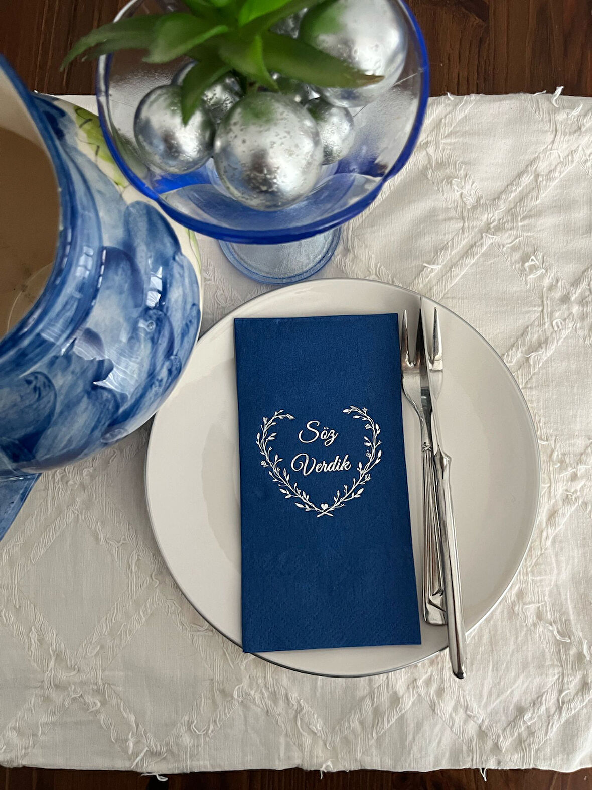 Gümüş Yaldızlı Bodrum Mavisi Söz Verdik Kalp Çelenk Peçete 16 Adet