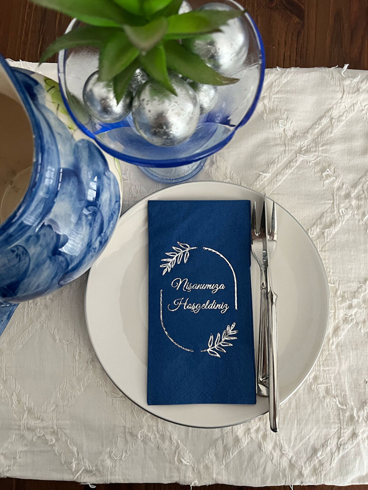 Gümüş Yaldızlı Bodrum Mavisi Çerçeveli Nişanımıza Hoşgeldiniz Peçete 16 Adet