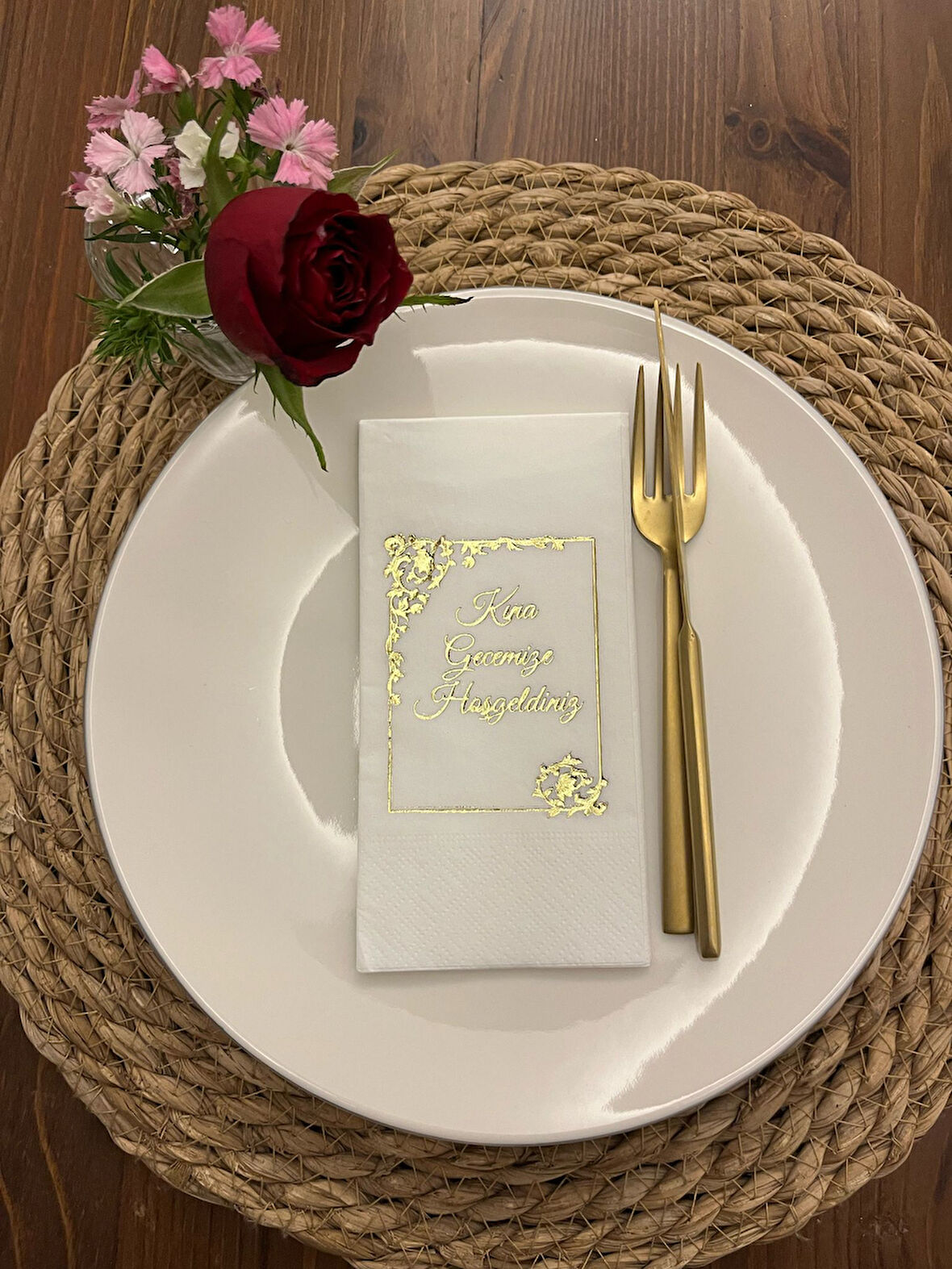 Gold Yaldızlı Beyaz Çerçeve Detaylı Kına Gecemize Hoşgeldiniz Peçete 16 Adet