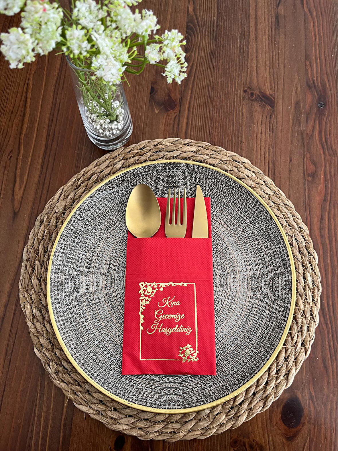 Gold Yaldızlı Kırmızı Çerçeve Detaylı Kına Gecemize Hoşgeldiniz Cepli Kanguru Peçete 12 Adet