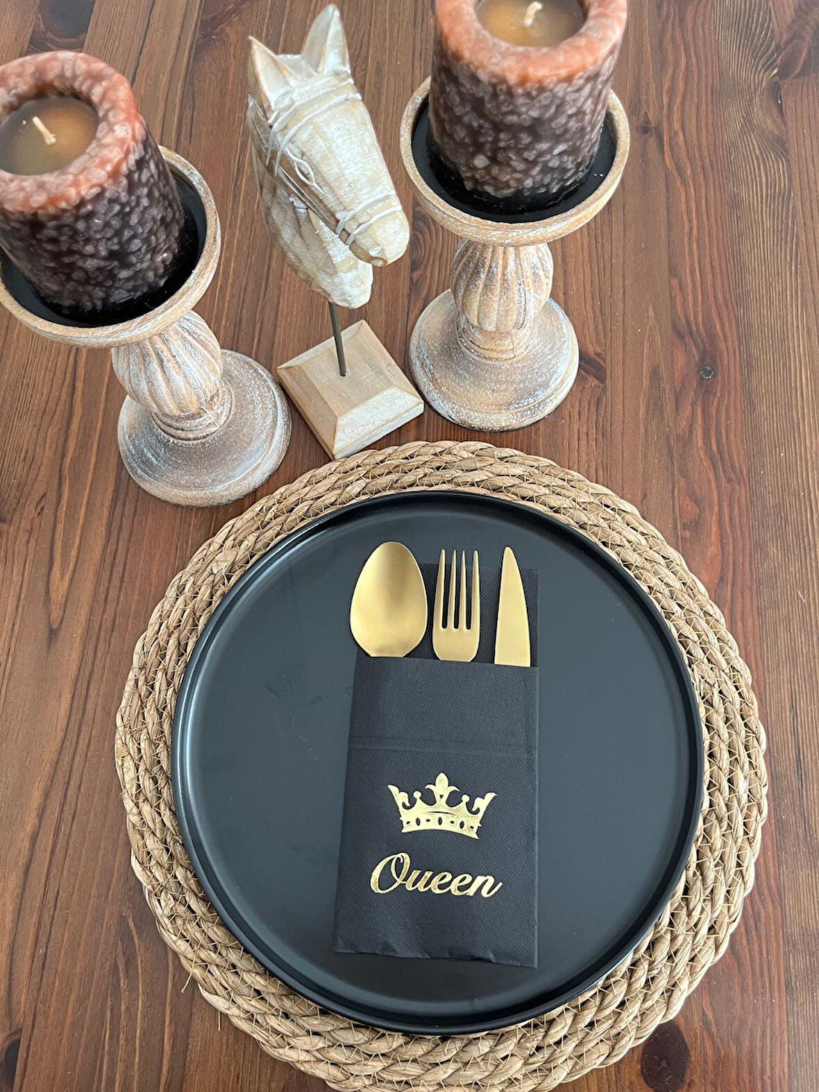 Gold Yaldızlı Siyah Queen Taç Detaylı Cepli Kanguru Peçete 12 Adet